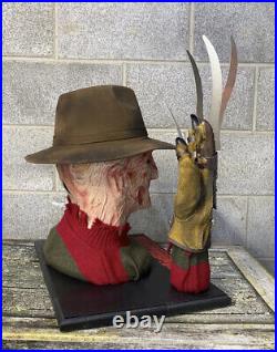 Freddy Krueger A Nightmare On Elm Street Mask Glove & Fedora Hat Display Stand