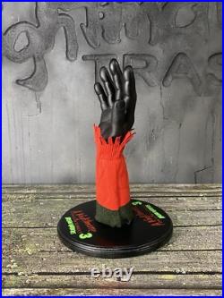 Freddy Krueger Glove Display Stand A NIGHTMARE ON ELM STREET 3 Dream Warriors