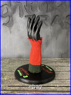 Freddy Krueger Glove Display Stand A NIGHTMARE ON ELM STREET 3 Dream Warriors