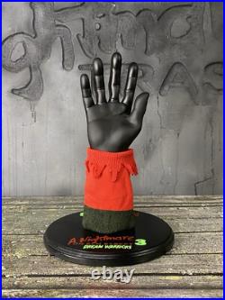 Freddy Krueger Glove Display Stand A NIGHTMARE ON ELM STREET 3 Dream Warriors