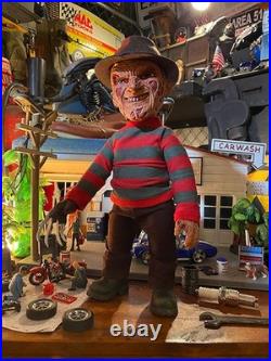 Mezco Toys Movie A Nightmare on Elm Street Freddy Krueger 15 Inch Mega Scale Fig