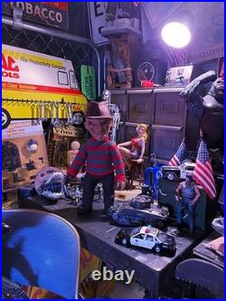 Mezco Toys Movie A Nightmare on Elm Street Freddy Krueger 15 Inch Mega Scale Fig