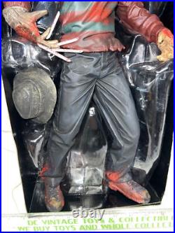 NIB A Nightmare On Elm Street 18 Freddy Krueger McFarlane Toys Movie Maniacs