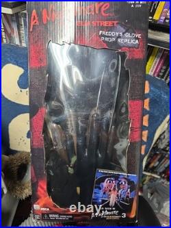 Nightmare on Elm Street 3 Dream Warriors Freddy Krueger Glove Prop Replica
