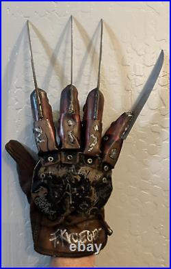 Signed by Robert Englund Freddy Glove Replica From Nightmare On Elm Street Signed by Robert Englund Freddy Glove Replica From Nightmare On Elm Street
