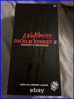 Trick or Treat Studios Freddy Krueger A Nightmare On Elm Street 2 Deluxe Glove